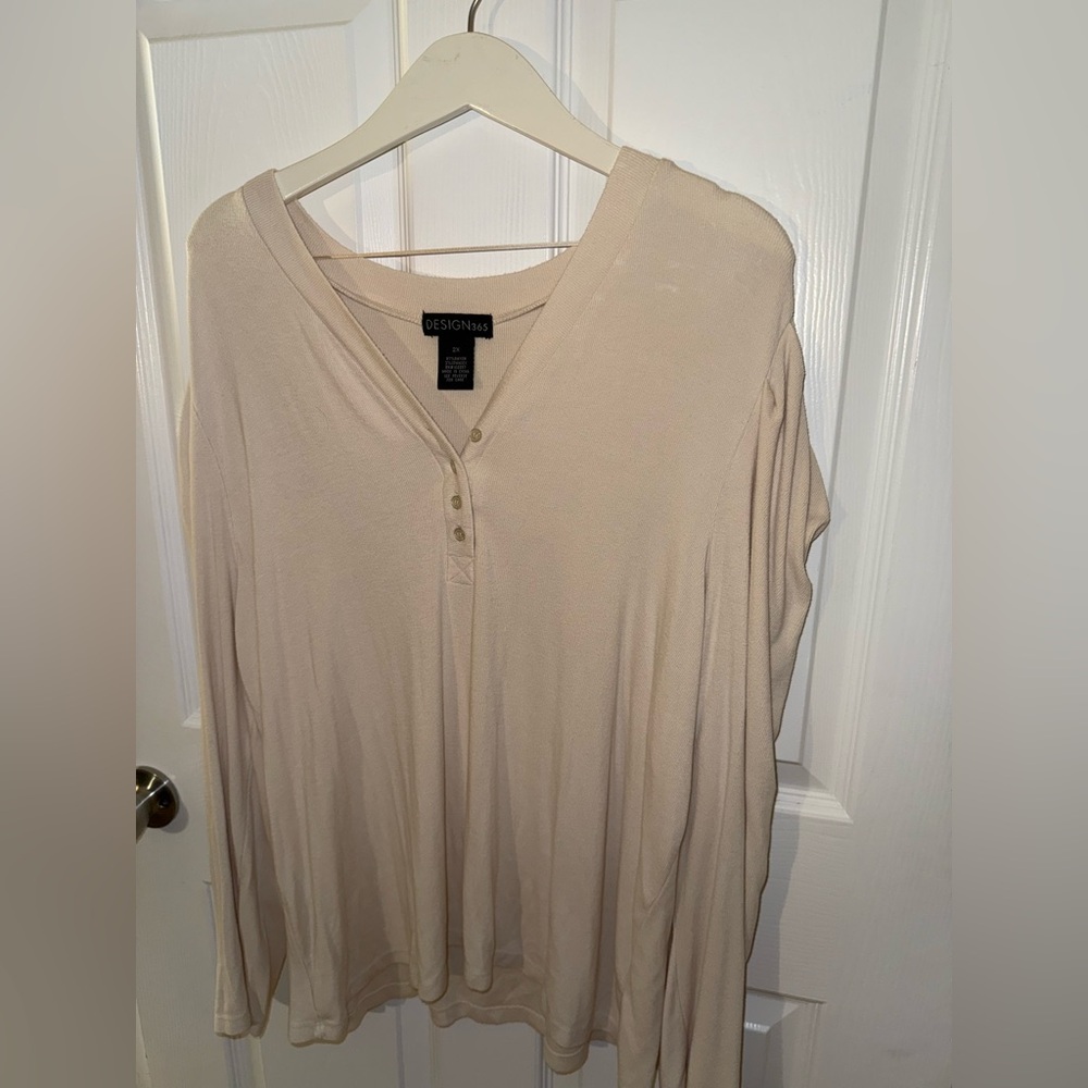 Women's Cream Top with adorable sleeve detail